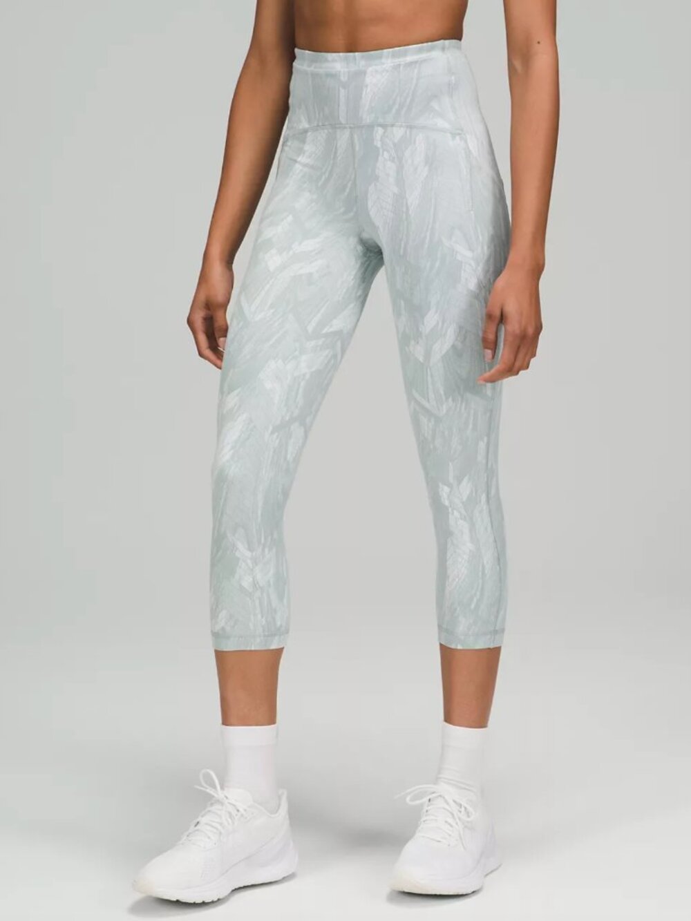 Lululemon Swift Speed High Rise Crop Legging 21" in Reverberate Chevron Size 10